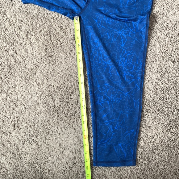 Baleaf Geometric Capri Leggings - Picture 9 of 11